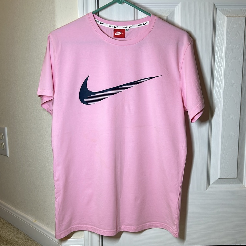 (NWOT) Nike Swoosh men’s T-Shirt. Size Large.